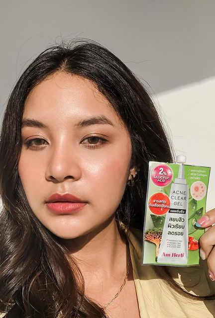 ผิวใส​ ด้วย​ Am Herb Krachai Kao Whitening Cream