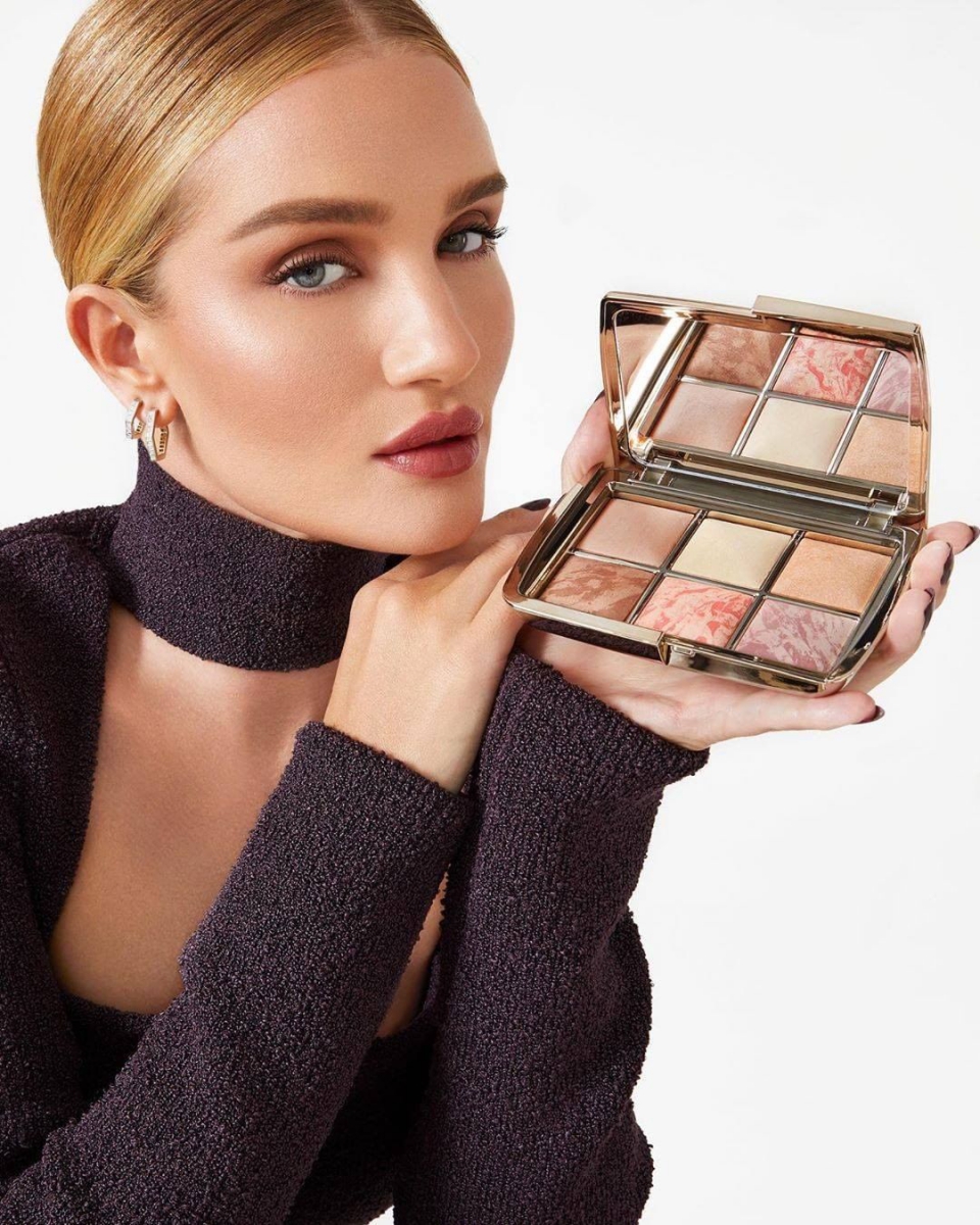 Givenchy: LE SOIN NOIR ผลิตภัณฑ์บำรุงผิวเนื้อสีดำ เข้มข้น